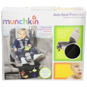 🔸🆕🔸Car Seat Protector by Munchkin